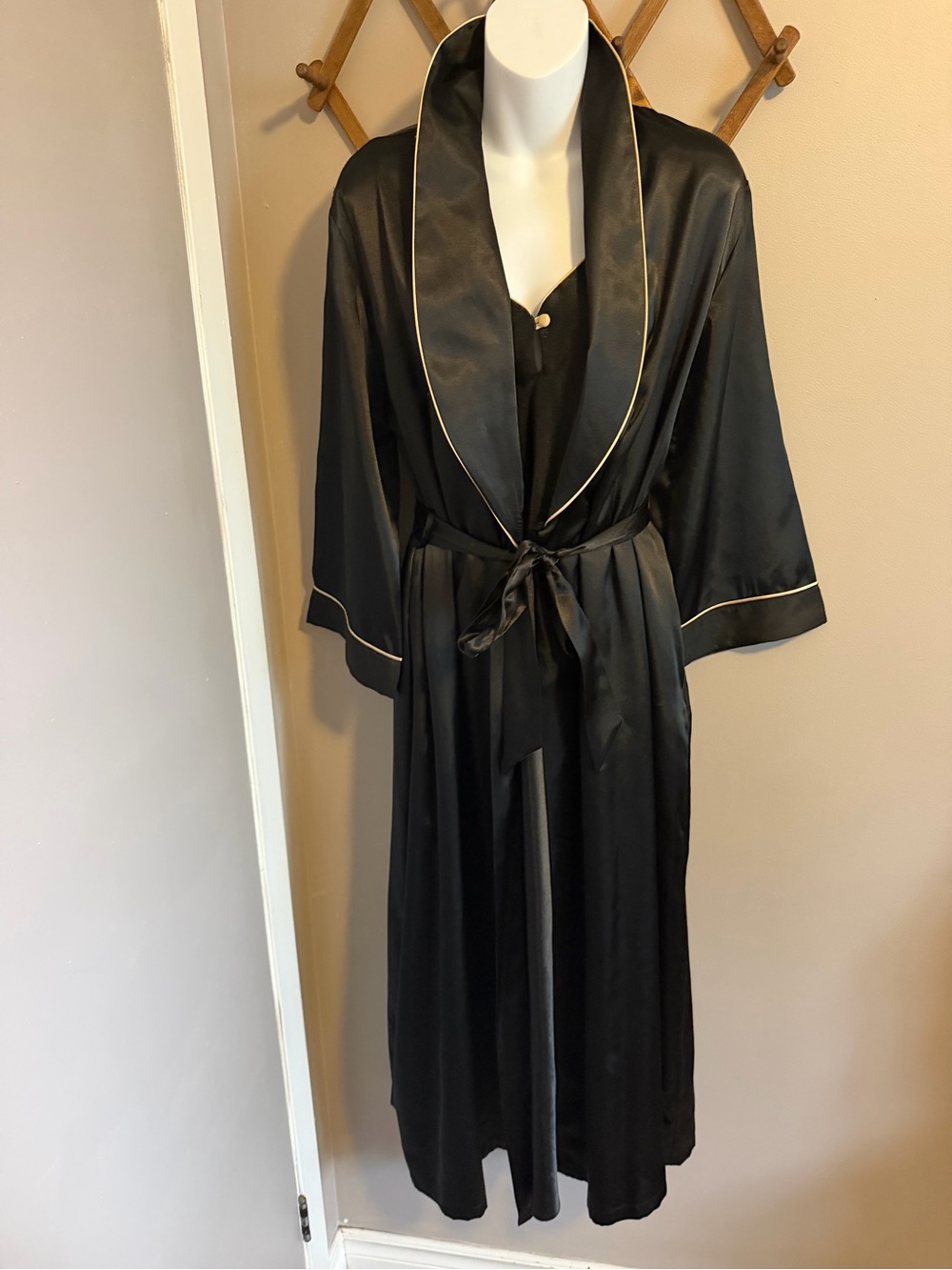 Jones New York Black Satin Robe Nightgown Set Long Belted Cream Trim Medium